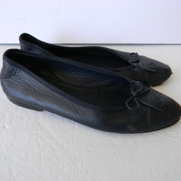 CHANEL Shoes - CHANEL NAVY BLUE LEATHER BALLET FLATS SZ 40 FAIR CONDITION